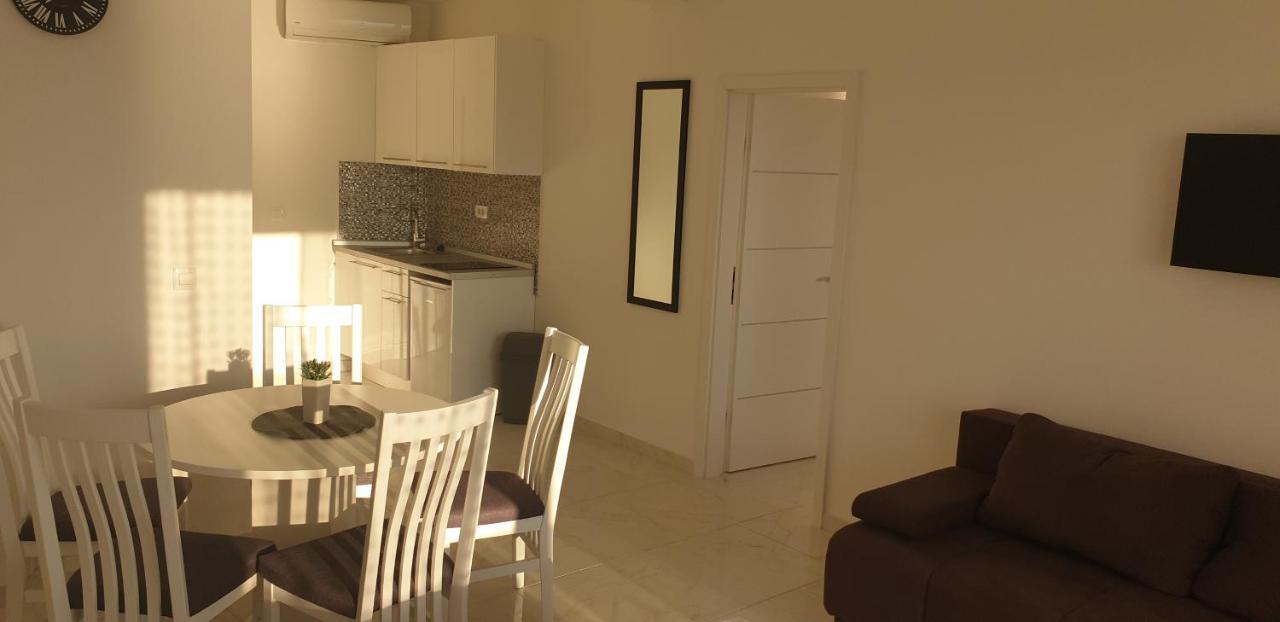 Apartmants Villa Lungo Mare Živogošće エクステリア 写真