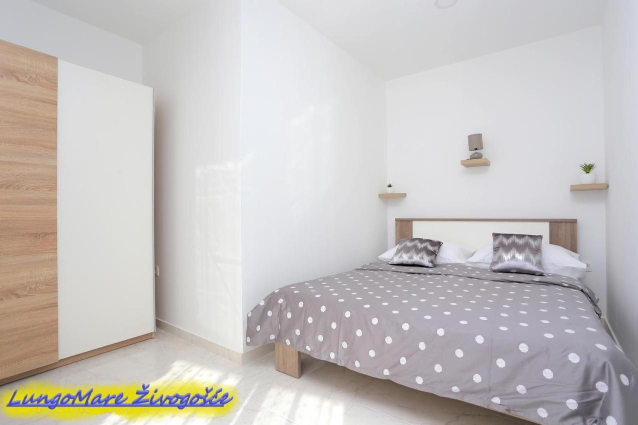 Apartmants Villa Lungo Mare Živogošće エクステリア 写真
