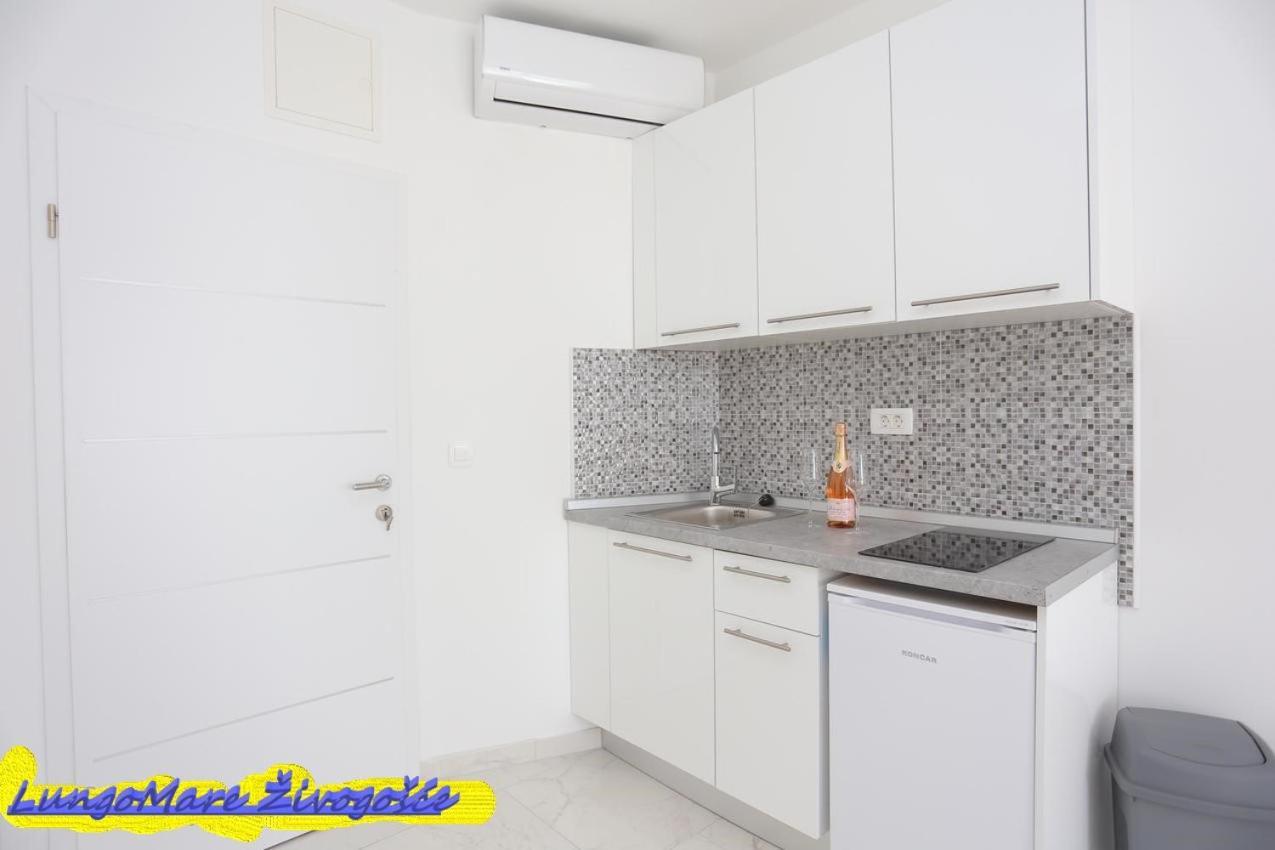 Apartmants Villa Lungo Mare Živogošće エクステリア 写真
